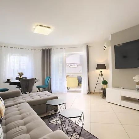 Comfortable Near The Daire